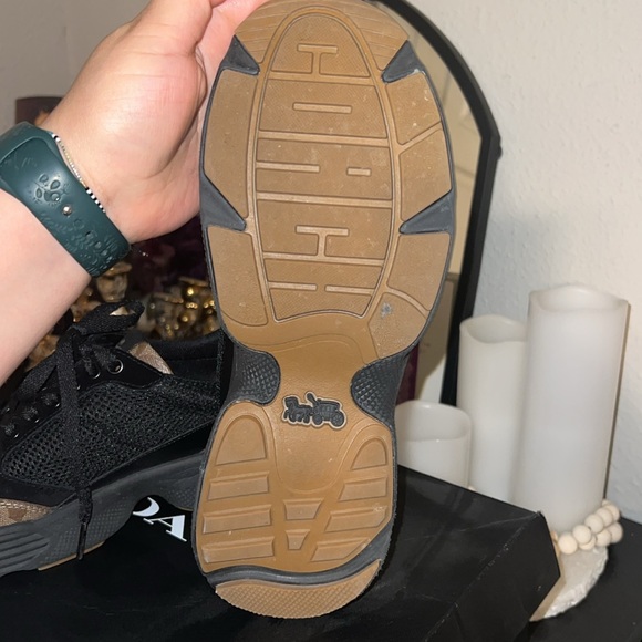 Coach - Picture 4 of 6